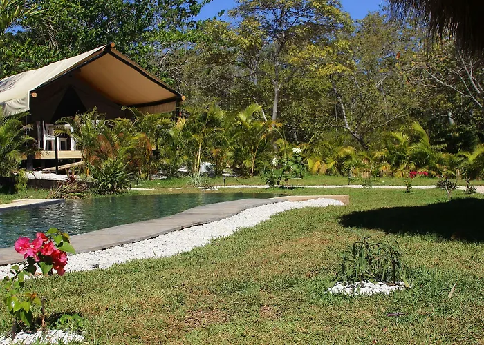 Flor Y Bambu Hotel